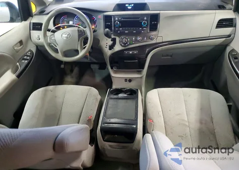 2012 Toyota Sienna Le z USA, uszkodzony, nr VIN 5TDKK3DC6CS235187